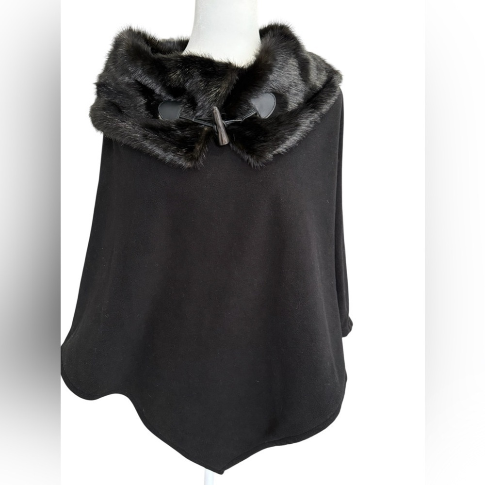 MIXIT Black Fleece Cape Poncho Faux Fur Collar Toggle One Size Winter Wrap NWOT